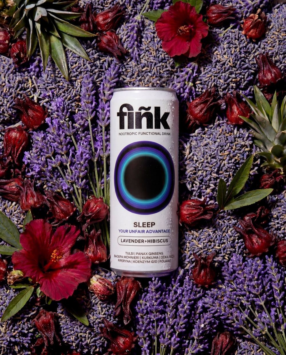 fiñk SLEEP na tle lawendy i hibiskusa